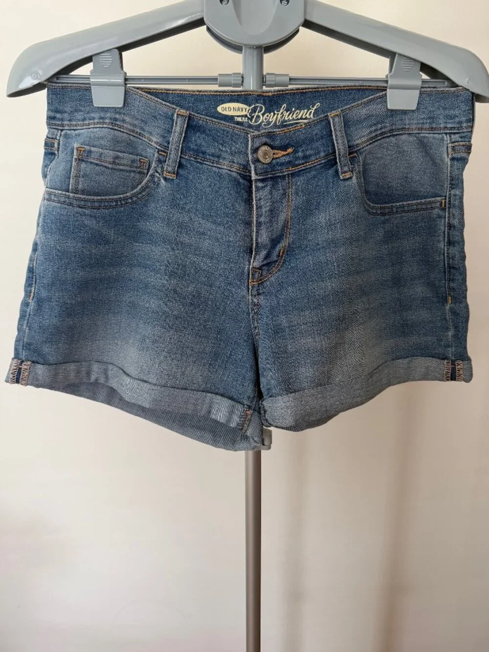 Old Navy Boyfriend Denim Shorts Women’s Size 6 Light Wash Mid Rise Rolled Cuff